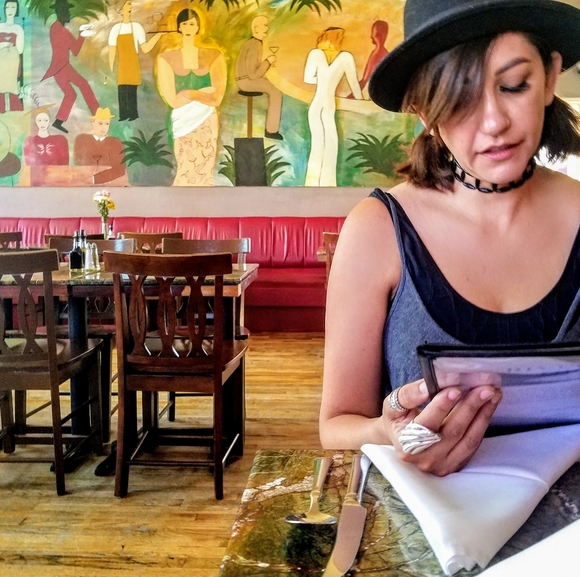 Meet your Poshers, Veronica and Rebecca - Picture 2 of 3